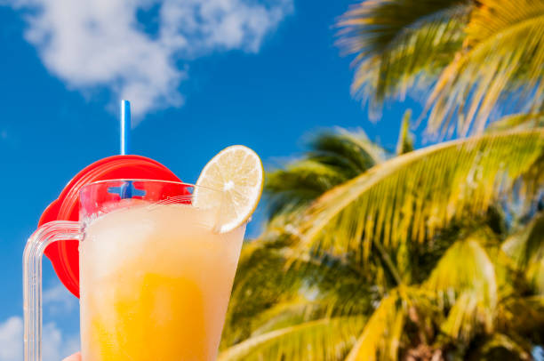 istock Cocktail to round off a perfect day 907878168