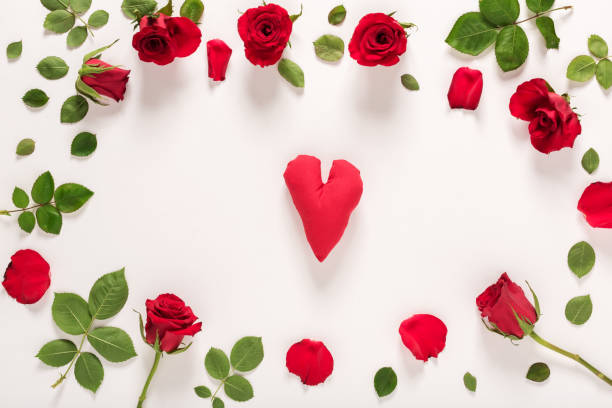 istock Heart with roses and leaves 907900428