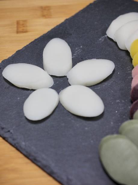 istock Korean food, Five colors Bar rice cake 907910118