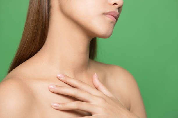 neckline of young woman. skin care concept. - clavicle imagens e fotografias de stock