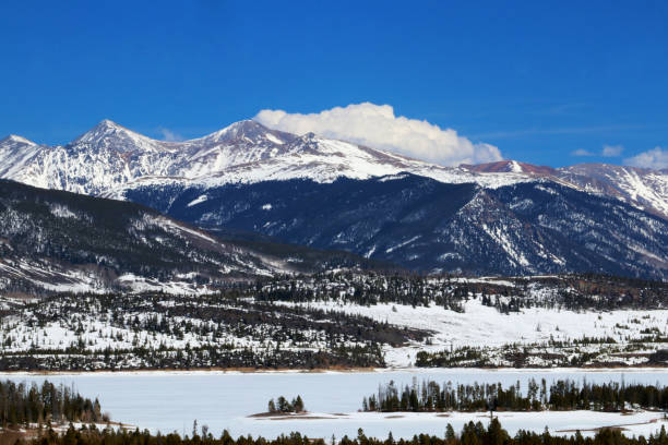 istock Scenic nature background with valley and mountains. 907921398