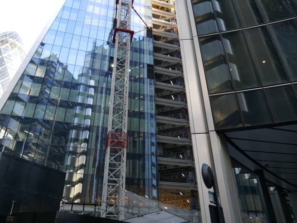 istock Construction of a modern glass office building. 907942250
