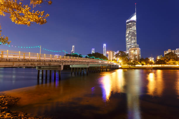 ville moderne australien pendant la nuit - q1 photos et images de collection