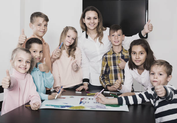 istock Professor and children drawing 907953552