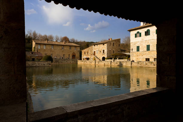 istock Thermal Water Pool In Bagno Vignoni 907956360