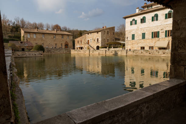 istock Thermal Water Pool In Bagno Vignoni 907956368