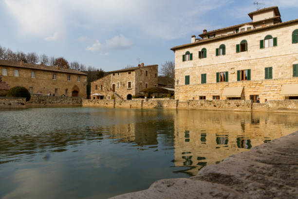 istock Thermal Water Pool In Bagno Vignoni 907956374