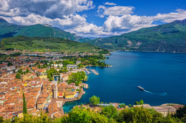 riva del garda e do lago de garda - north tirol fotos - fotografias e filmes do acervo