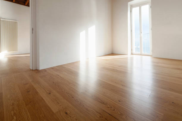 istock Empty room with large windows and antique beams 907958934
