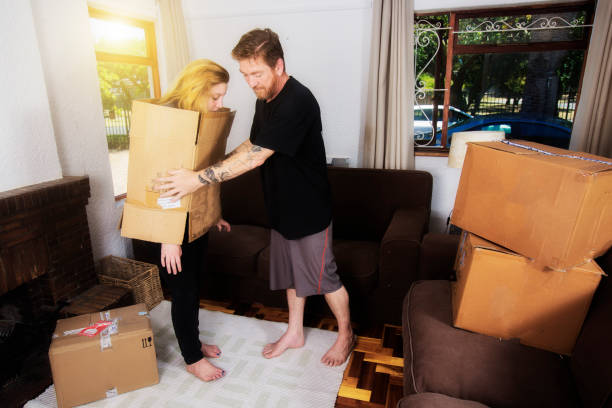 istock Man puts woman inside a cardboard box 907959096
