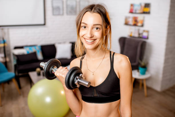 istock Woman doing sports at home 907961034