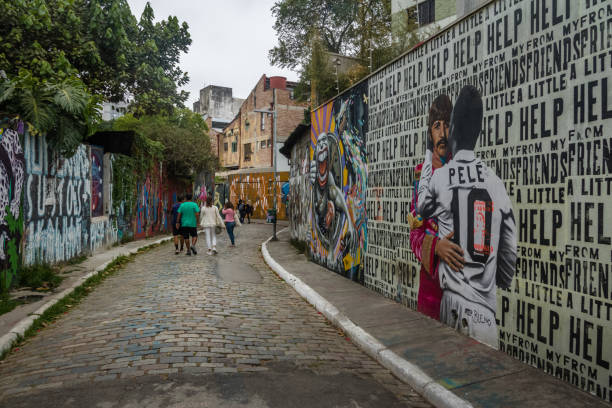batman alley in vila madalena - san paolo, brasile - batman foto e immagini stock