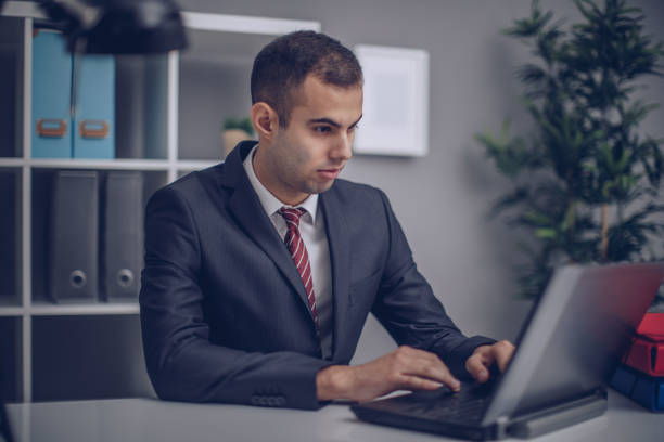 istock Young businessman working in the office 907963028