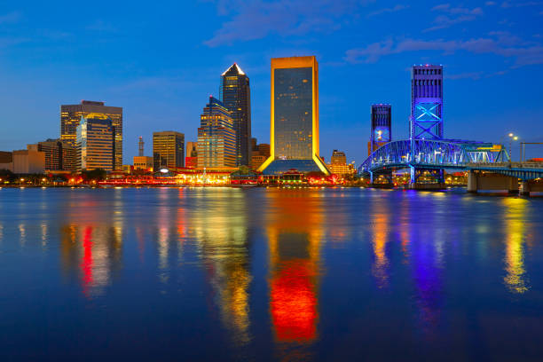 istock Jacksonville skyline sunset river in Florida 907999052