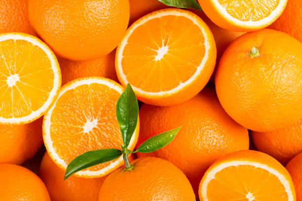 orange früchte gepflückt. - orange frucht stock-fotos und bilder