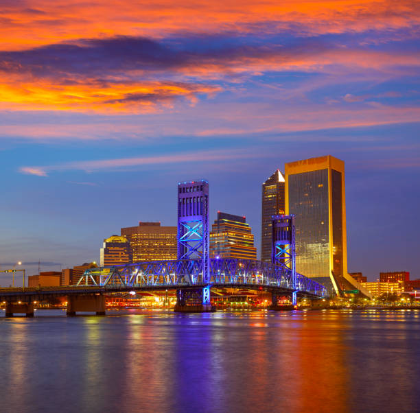 istock Jacksonville skyline sunset river in Florida 907999232