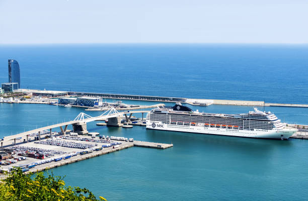 aerial view cruise ship in port vell, barcelona - port de barcelona imagens e fotografias de stock