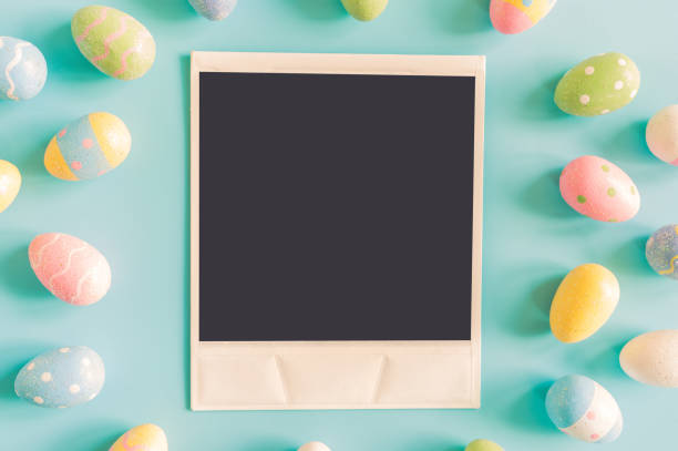istock Colorful easter eggs and instant photo on pastel color background with space. 908012476