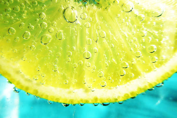 istock Slice of lemon in sparkling water 908019626