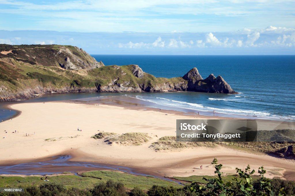 Bahía de tres acantilados en la península de Gower - Foto de stock de Acantilado libre de derechos