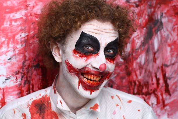 halloween make up uomo pagliaccio pazzo - circus bizarre men make up foto e immagini stock