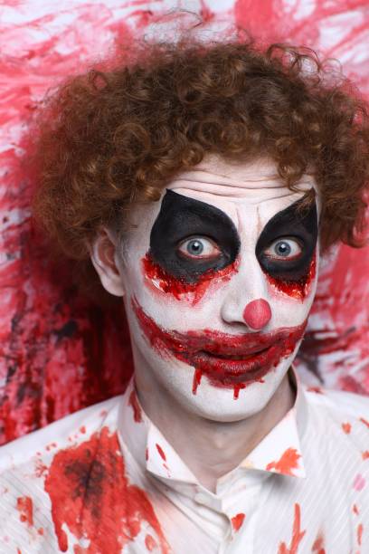 halloween make up uomo pagliaccio pazzo - circus bizarre men make up foto e immagini stock