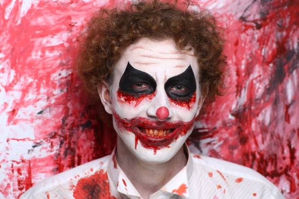 halloween make up uomo pagliaccio pazzo - circus bizarre men make up foto e immagini stock