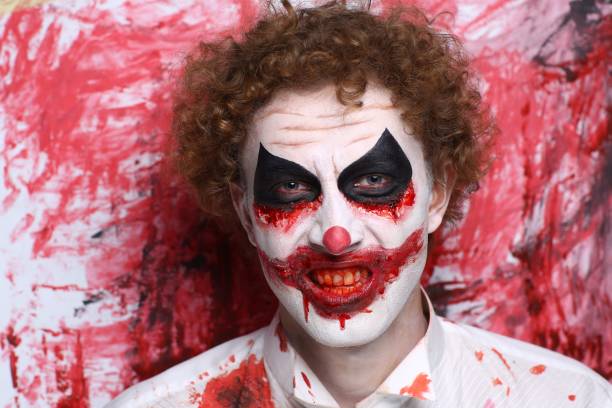 halloween make up uomo pagliaccio pazzo - circus bizarre men make up foto e immagini stock