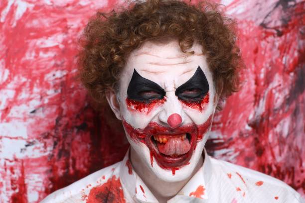 halloween make up uomo pagliaccio pazzo - circus bizarre men make up foto e immagini stock