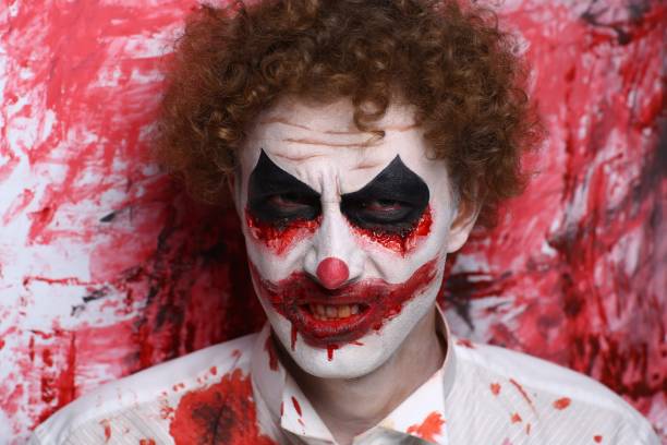 halloween make up uomo pagliaccio pazzo - circus bizarre men make up foto e immagini stock