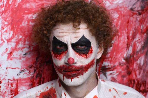 halloween make up uomo pagliaccio pazzo - circus bizarre men make up foto e immagini stock