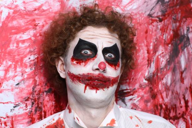 halloween make up uomo pagliaccio pazzo - circus bizarre men make up foto e immagini stock