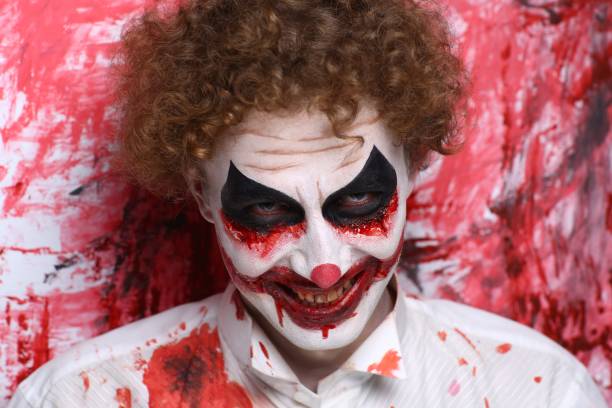 halloween make up uomo pagliaccio pazzo - circus bizarre men make up foto e immagini stock