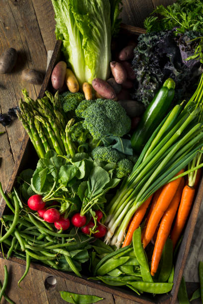 istock Raw Organic Spring Farmers Market Box 908066602