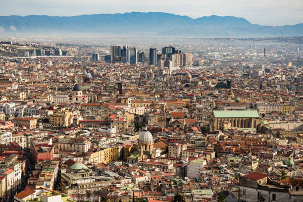 vista de naples - elmo fotografías e imágenes de stock