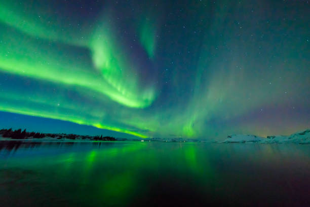 красочное северное сияние - aurora borealis iceland astronomy tranquil scene стоковые фото и изображения