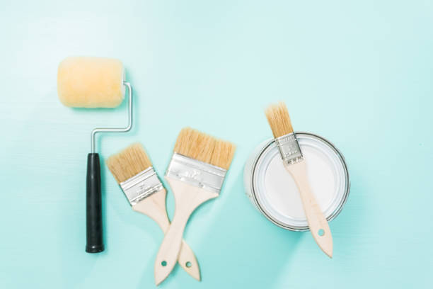 istock Top view of metal paint can and paint brushes on painted surface 908122100