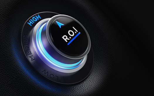 Finanzas y concepto de la inversión - ROI etiqueta botón en el salpicadero de un coche photo