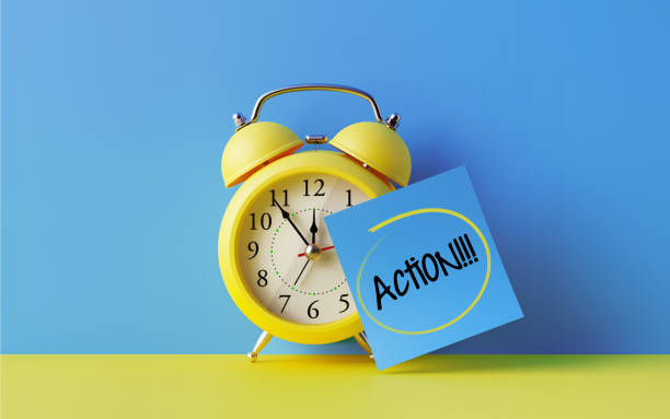 istock Alarm Clock And A Blue Post It Not Over Blue Background 908133992