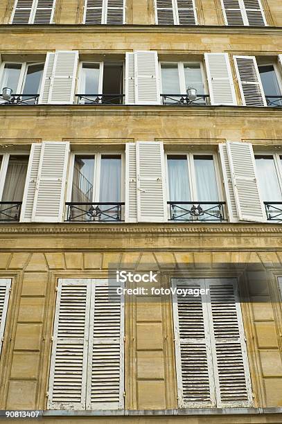 白の木製の雨戸 - カラー画像のストックフォトや画像を多数ご用意 - カラー画像, パリ, フランス