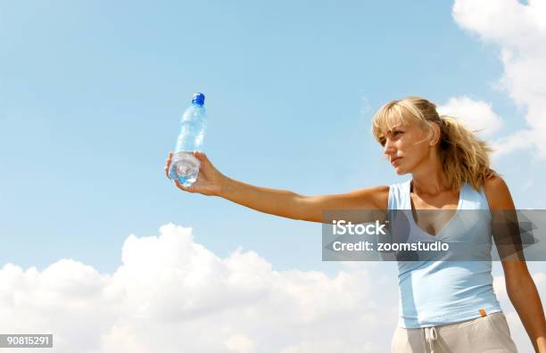 Administração De Água - Fotografias de stock e mais imagens de Adulto - Adulto, Alimentação Saudável, Beber