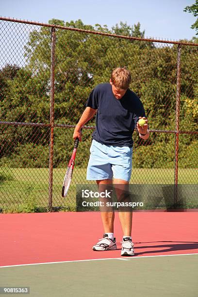 Pronto Para Servir A Bola De Ténis - Fotografias de stock e mais imagens de Abrir - Abrir, Adulto, Amarelo