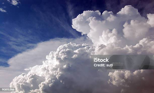 스카이 및 클라우드 구름에 대한 스톡 사진 및 기타 이미지 - 구름, 긍정적인 감정 표현, 기도하기