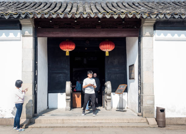 meister der netze garten (wang shi yuan), suzhou, china - landwärts blicken stock-fotos und bilder