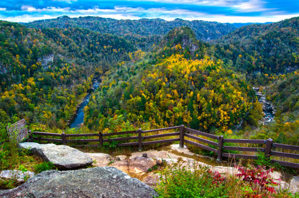 outono nas torres - cumberland plateau - fotografias e filmes do acervo