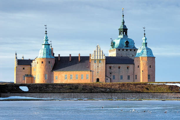 château de kalmar, suède - kalmar photos et images de collection