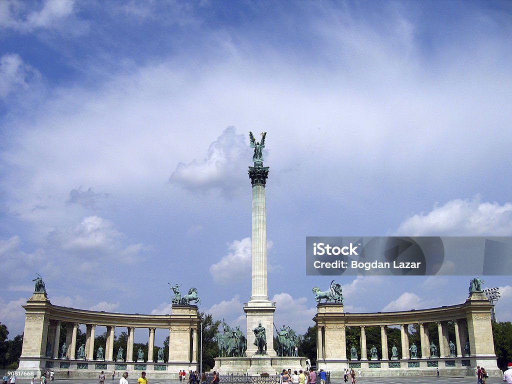 Piazza degli Eroi-Budapest, Ungheria - Foto stock royalty-free di Arcangelo