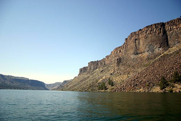 lac billy chinook - crooked river photos et images de collection