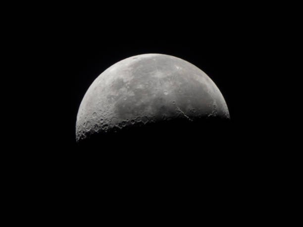 istock Half moon concept. It half moon of black dark night 908185512
