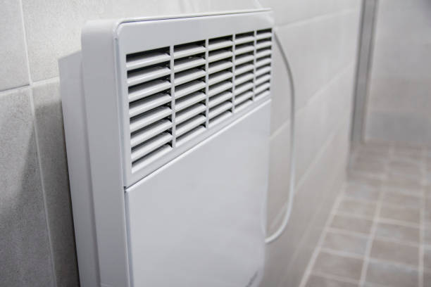 chauffage à air chaud installé dans les toilettes publiques - climate wind engine wind turbine photos et images de collection